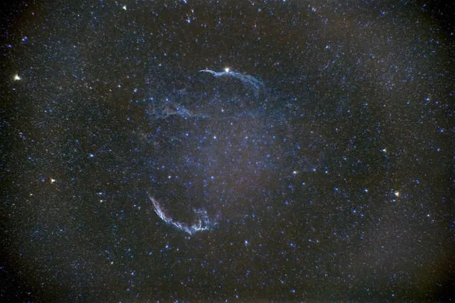 A wide-field image of the complete Veil Nebula