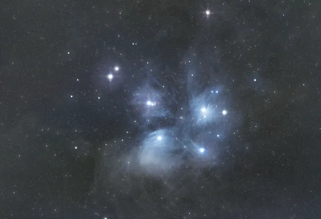 The blue Pleiades star cluster and surrounding dust