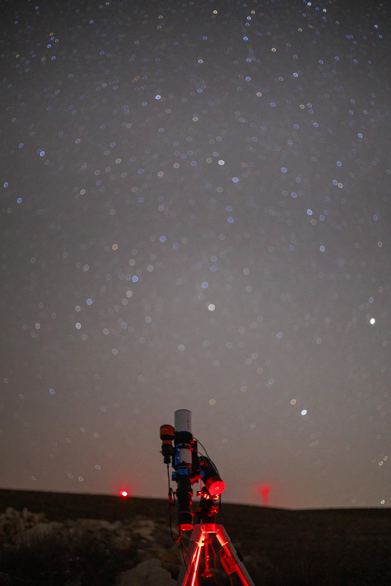 A telescope tracking beneath moving stars